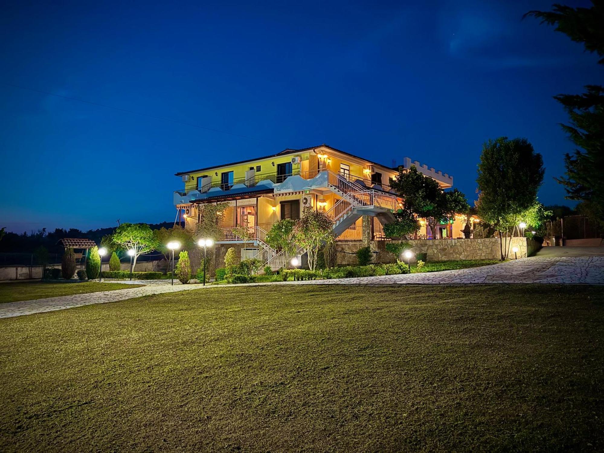 Hotel Bar & Amaxhe 2*